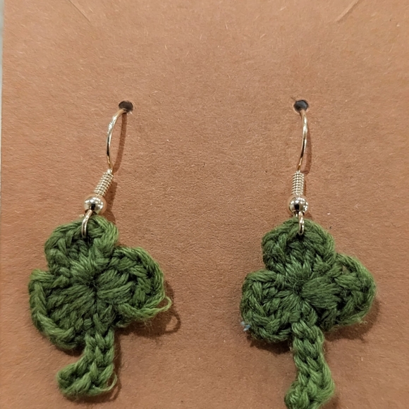 handmade crochet Jewelry - Elegant Green Crochet Clover Earrings